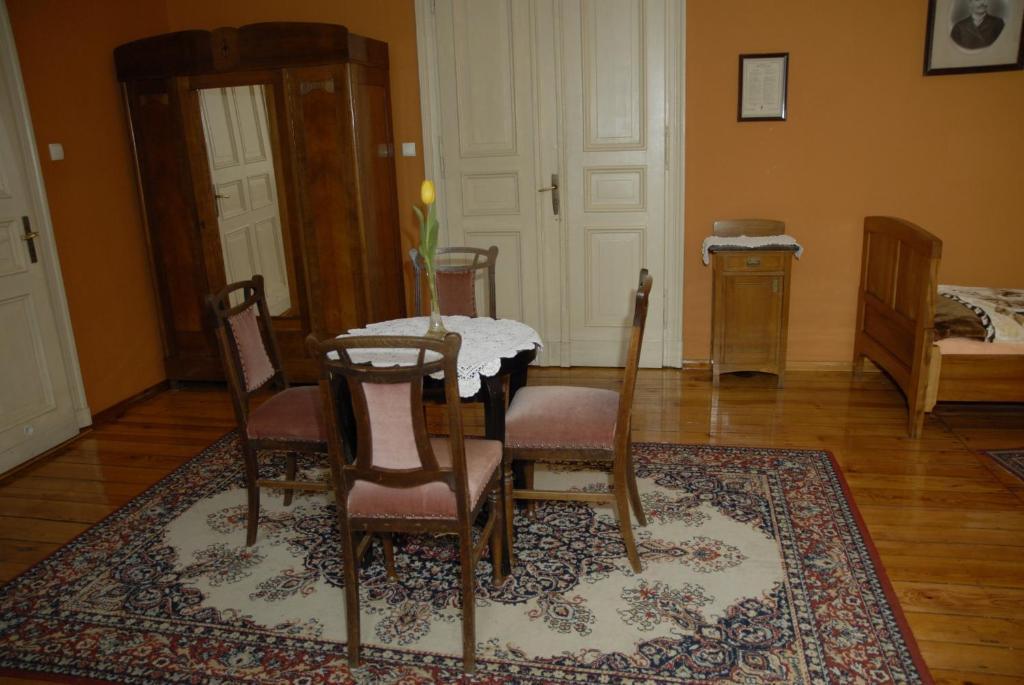 Hostel, Gościnne Mleczarnia - Ozonowane *